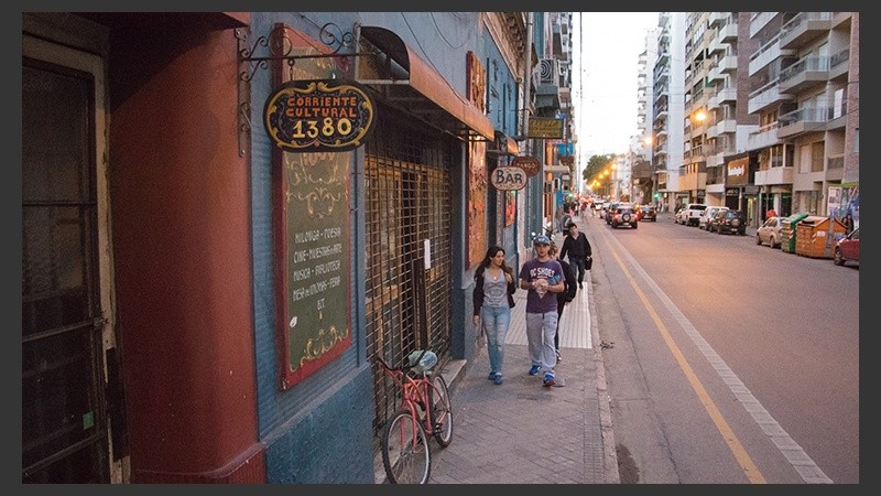 El lugar en que la joven recibió el botellazo. 