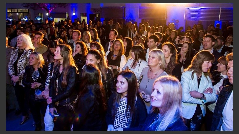Más de 400 pasajeros frecuentes dijeron presente en la velada.