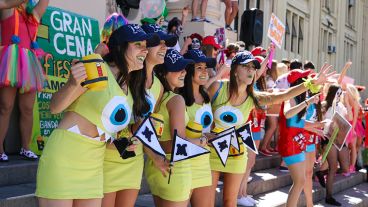 Alegría y color en el festejo de los estudiantes de medicina este miércoles por la mañana.