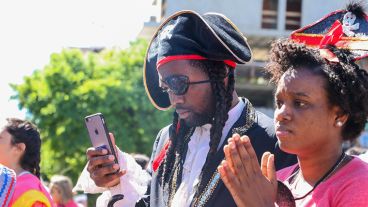 Alegría y color en el festejo de los estudiantes de medicina este miércoles por la mañana.
