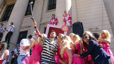 Alegría y color en el festejo de los estudiantes de medicina este miércoles por la mañana.