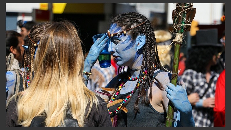 Alegría y color en el festejo de los estudiantes de medicina este miércoles por la mañana.