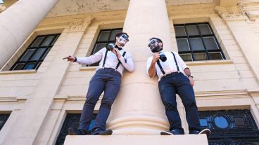 Alegría y color en el festejo de los estudiantes de medicina este miércoles por la mañana.