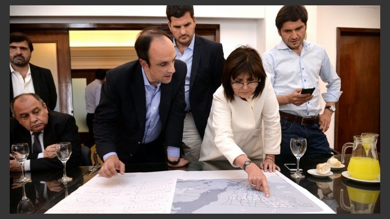 La ministra de Seguridad con autoridades santafesinas.