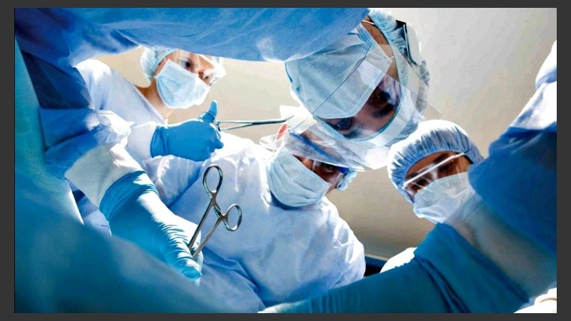 Para la OMS los antibióticos deben suministrarse antes, no después de la cirugía.