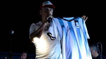 La camiseta de la selección argentina autografiada por Leo Messi.