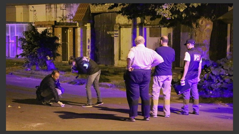 La PDI en el lugar de la balacera en Montevideo y Valparaiso.