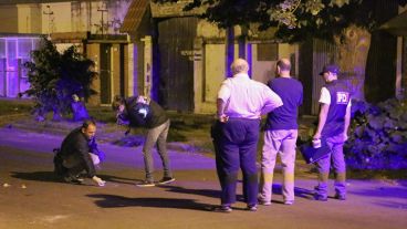 La PDI en el lugar de la balacera en Montevideo y Valparaiso.