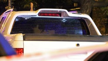 La camioneta recibió múltiples disparos.