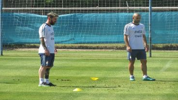 Capitán y referente: Messi y Mascherano deberán ser pilares para la recuperación.