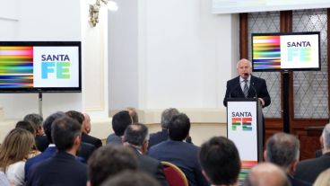 El gobernador durante la presentación del nuevo esquema impositivo.