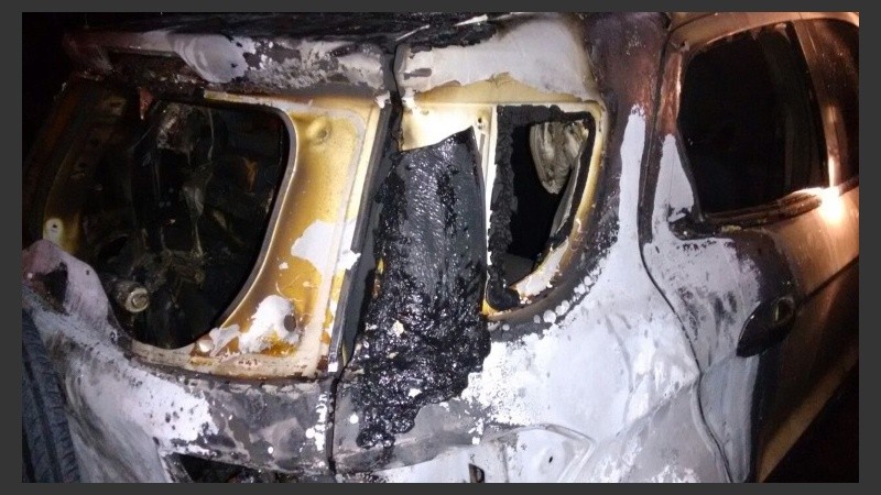 Así quedó el auto de la periodista. 