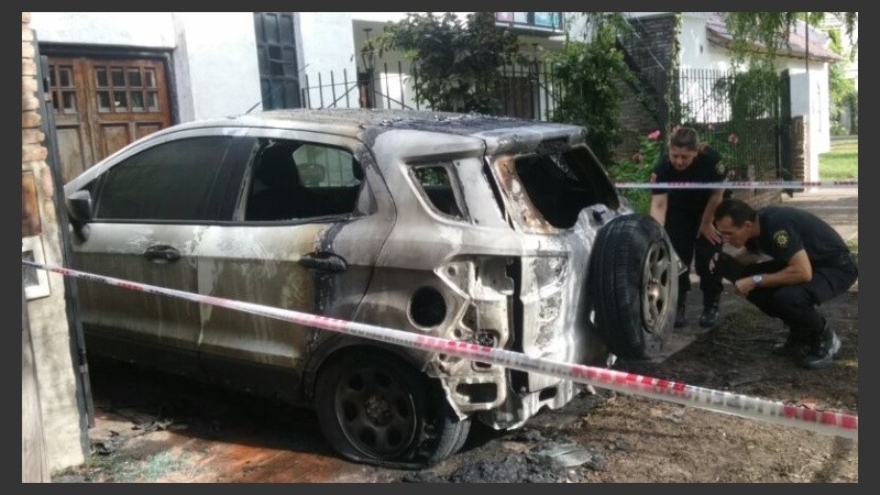 Así quedó el auto de la periodista. 