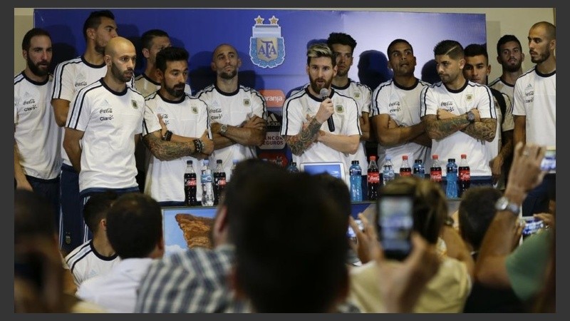 La conferencia de prensa en la que se anunció la medida.