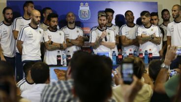 La conferencia de prensa en la que se anunció la medida.