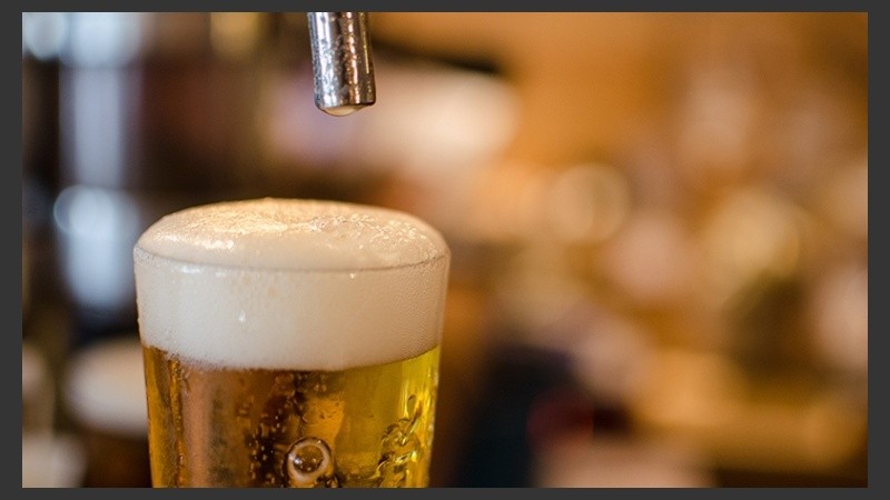 El especialista dijo que la espuma sirve para catar y juzgar la calidad de la cerveza.