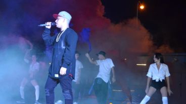 El cantante Lucho Beat cerró la jornada con un impactante show de reggaeton