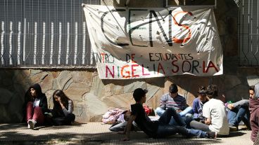 Postal de la sentada del año pasado.