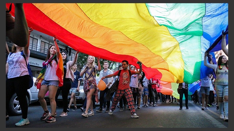 La marcha del orgullo en las calles de Rosario.
