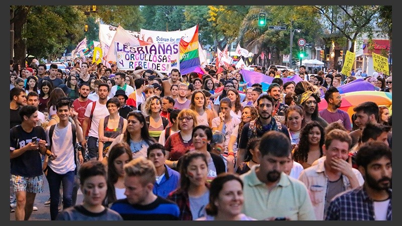 La marcha del orgullo en las calles de Rosario.