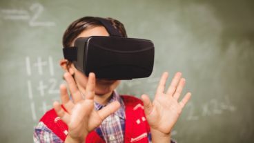Una de las claves de la realidad virtual en educación es que abre un mundo de posibilidades sin ni siquiera movernos del banco.