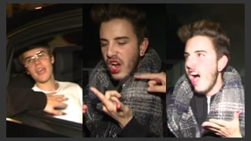 Tras la agresión se escucha al joven –en estado de shock– explicar a sus amigos que le había tocado la cara del cantante.