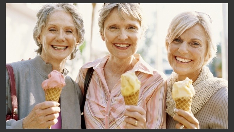 La ventaja de hembras sobre machos en longevidad también se registra en todos los primates en general.