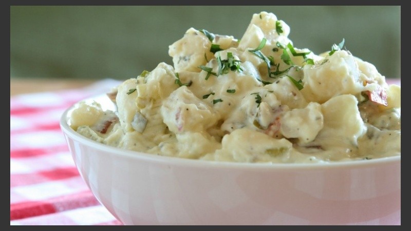 Las papas en ensaladas llenan más y elevan menos la glucosa en sangre.