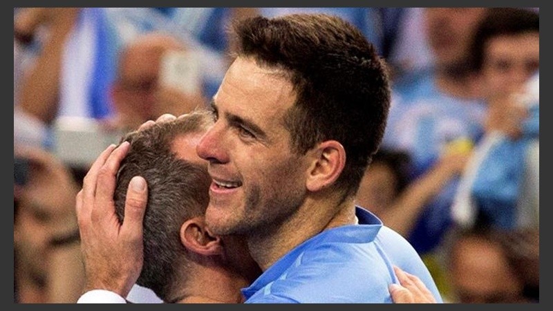 Pura emoción después el partido.