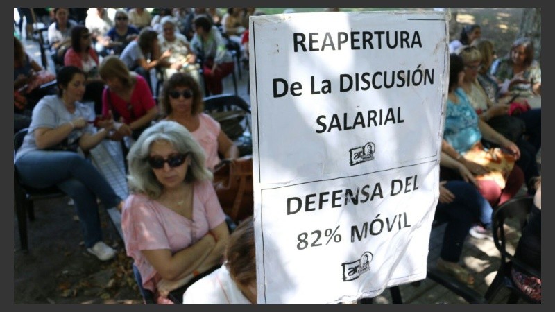 Docentes reclamaron la reapertura de las paritarias. 