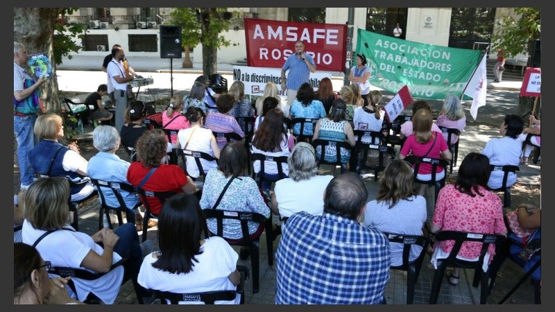 Docentes reclamaron la reapertura de las paritarias. 