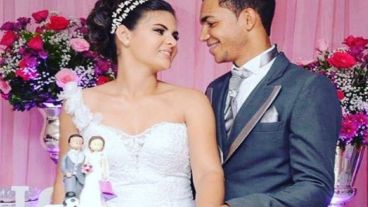 Tiago Da Rocha Vieira con su esposa, recién casados.