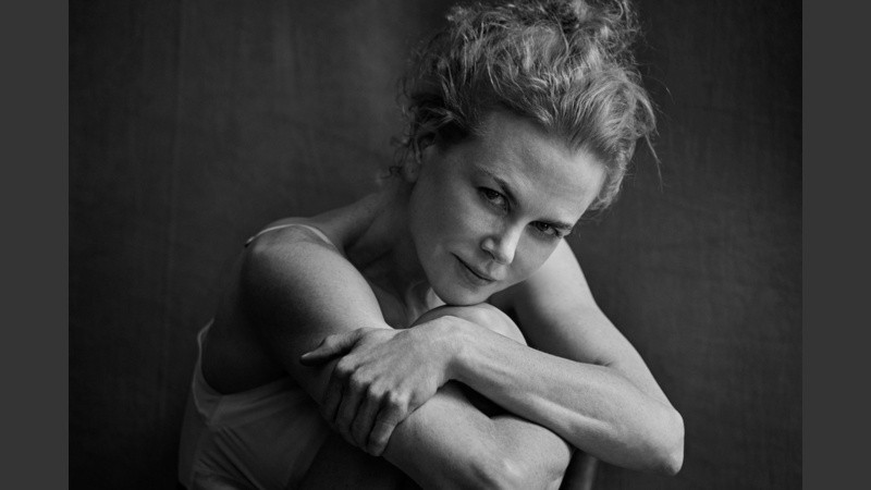 El calendario retrata en blanco y negro, a catorce actrices de primera línea internacional y una profesora universitaria.