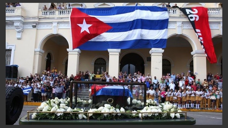 La caravana con las cenizas de Fidel partió de La Habana rumbo a Santiago.