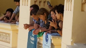 La espera de los dirigentes de Sadop este jueves en el Senado.