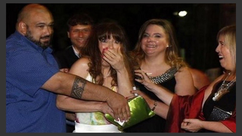 Mercedes no puede creer lo que le está pasando. 