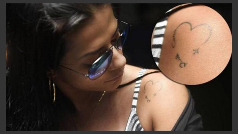 La primera en hacerse el tatuaje fue la esposa del capitán. 