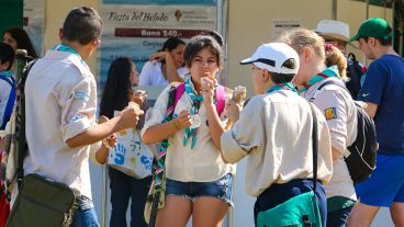 Los rosarinos disfrutaron del mejor helado artesanal. (Alan Monzón/Rosario3.com)