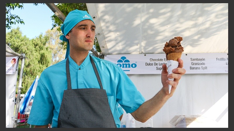 Los rosarinos disfrutaron del mejor helado artesanal. (Alan Monzón/Rosario3.com)