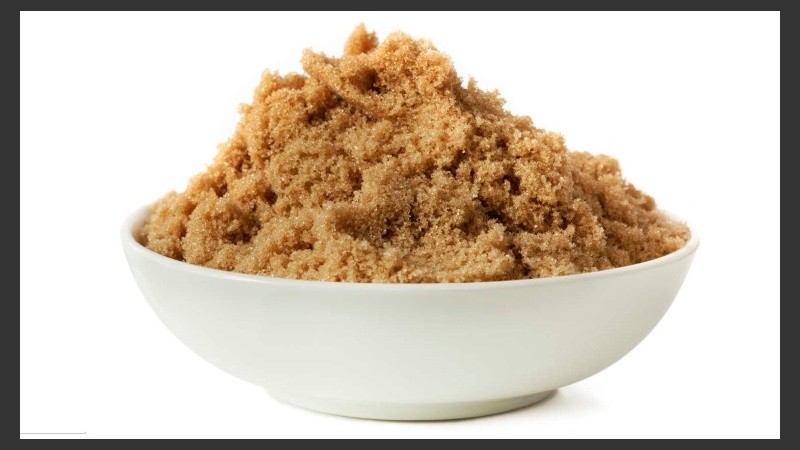 Gracias a que no pasa por el proceso de refinamiento, el azúcar integral conserva toda la riqueza de los sales minerales, fibras y vitaminas.