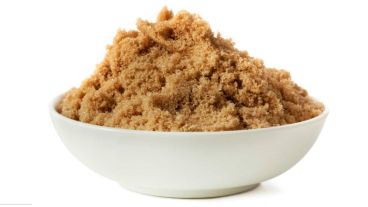 Gracias a que no pasa por el proceso de refinamiento, el azúcar integral conserva toda la riqueza de los sales minerales, fibras y vitaminas.