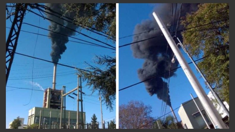 Imágenes del humo que sale de la usina Sorrento. 
