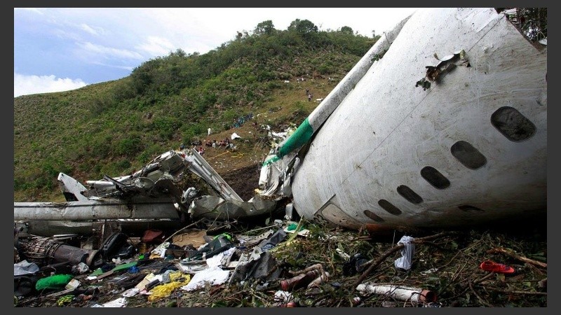Estadísticamente los aviones caen por errores humanos, fallas mecánicas o eventos que condicionan del viaje de forma externa (como un ataque aéreo).
