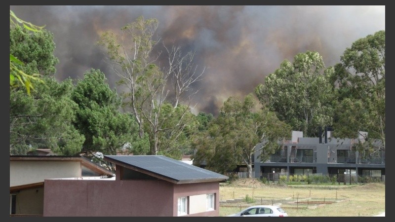 El fuego ya estaba muy cerca de las casas. 