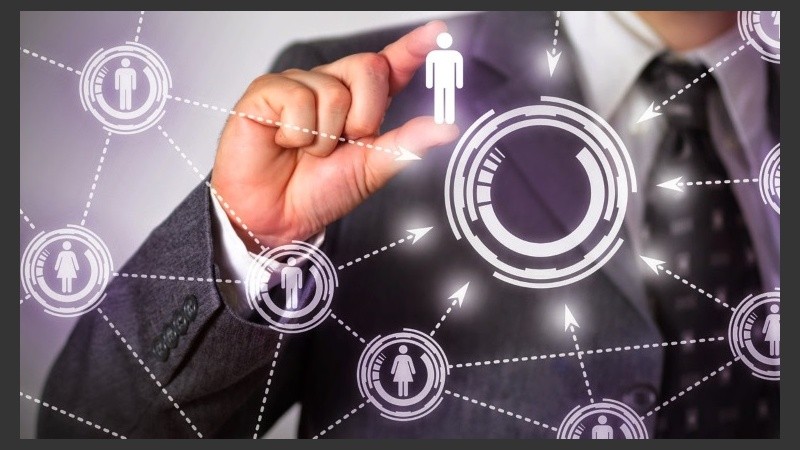 La dinámica online es a través de Learning Management System.