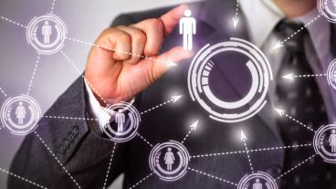 La dinámica online es a través de Learning Management System.