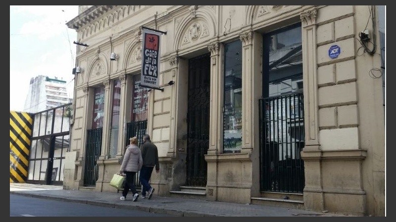 En octubre de 2015 falleció un músico arriba del escenario del Café de la Flor. 