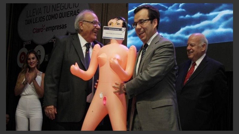 La recepción sonriente de parte del ministro Luis Felipe Céspedes fue lo que más indignó a la presidenta Michelle Bachelet, máxima responsable de ONU-Mujer.