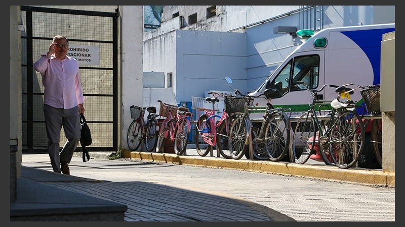 Un rincón de la ciudad con varias bicicletas atadas. (Alan Monzón/Rosario3.com)