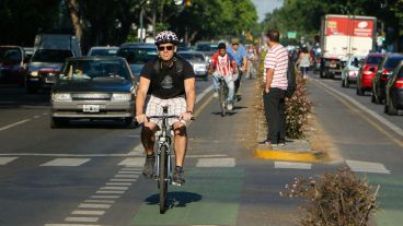 La bicisenda de avenida Pellegrini, una de las más usadas este lunes. (Alan Monzón/Rosario3.com)